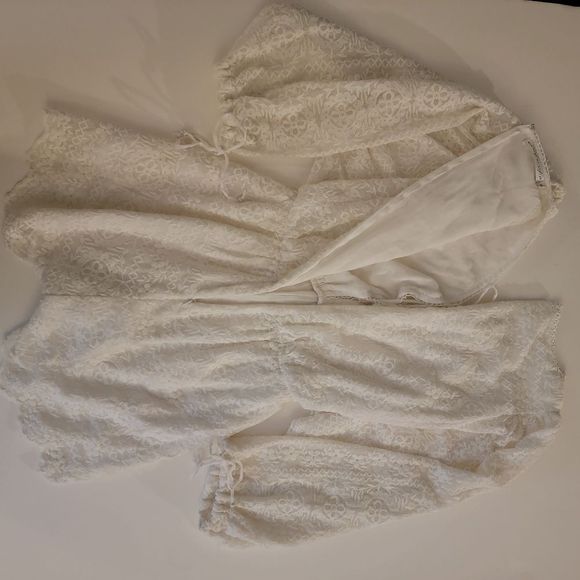 Ministry Of Style Floral Lace Playsuit Romper - Picture 5 of 13